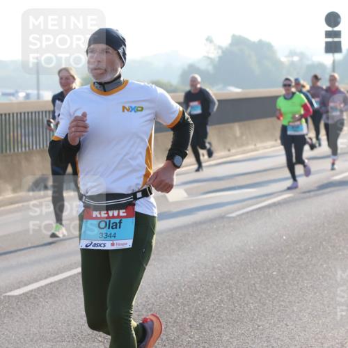 03.10.2025 - Köhlbrandbrückenlauf Lena Gebhardt http://msf.ph/oto/9057737 03.10.2025 09:18:06 Position 1 3344 meine-sportfotos.de