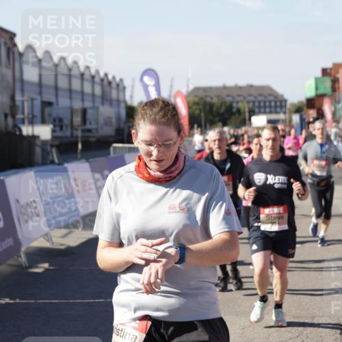 03.10.2025 - Köhlbrandbrückenlauf Jannik Wohlers http://msf.ph/oto/9057747 03.10.2025 13:11:36 Ziel 4158, 4315, 4325, 4427, 4501, 4538, 4568, 4617, 4736, 4777, 4782, 4799, 4845, 4999, 5145, 5794, 5937, 5939, 6028, 6217, 6218, 6517, 6563, 6680, 6689, 6690, 6691 meine-sportfotos.de