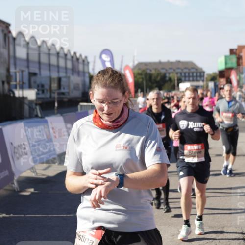 03.10.2025 - Köhlbrandbrückenlauf Jannik Wohlers http://msf.ph/oto/9057754 03.10.2025 13:11:36 Ziel 4158, 4315, 4325, 4427, 4501, 4538, 4568, 4617, 4736, 4777, 4782, 4799, 4845, 4999, 5145, 5794, 5937, 5939, 6028, 6217, 6218, 6517, 6563, 6680, 6689, 6690, 6691 meine-sportfotos.de