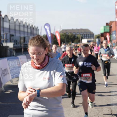 03.10.2025 - Köhlbrandbrückenlauf Jannik Wohlers http://msf.ph/oto/9057765 03.10.2025 13:11:36 Ziel 4158, 4315, 4325, 4427, 4501, 4538, 4568, 4617, 4736, 4777, 4782, 4799, 4845, 4999, 5145, 5794, 5937, 5939, 6028, 6217, 6218, 6517, 6563, 6680, 6689, 6690, 6691 meine-sportfotos.de