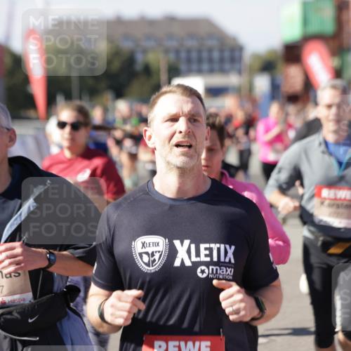 03.10.2025 - Köhlbrandbrückenlauf Jannik Wohlers http://msf.ph/oto/9057771 03.10.2025 13:11:37 Ziel 4158, 4315, 4325, 4427, 4501, 4538, 4568, 4617, 4736, 4777, 4782, 4799, 4845, 4999, 5145, 5794, 5866, 5869, 5937, 6028, 6217, 6218, 6517, 6563, 6680, 6689, 6690, 6691 meine-sportfotos.de