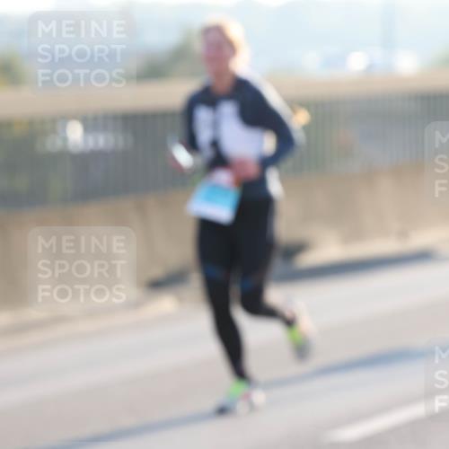 03.10.2025 - Köhlbrandbrückenlauf Lena Gebhardt http://msf.ph/oto/9057777 03.10.2025 09:18:07 Position 1  meine-sportfotos.de