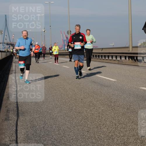 03.10.2025 - Köhlbrandbrückenlauf Fabian Wolf http://msf.ph/oto/9057788 03.10.2025 10:04:05 Position 3 1664, 2210 meine-sportfotos.de