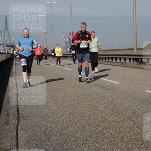 03.10.2025 - Köhlbrandbrückenlauf Fabian Wolf http://msf.ph/oto/9057799 03.10.2025 10:04:05 Position 3 3405 meine-sportfotos.de