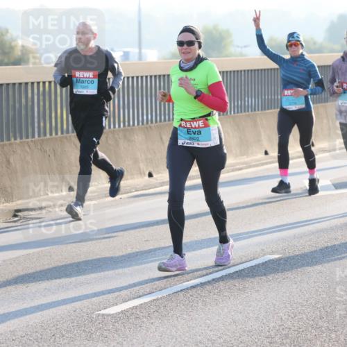 03.10.2025 - Köhlbrandbrückenlauf Lena Gebhardt http://msf.ph/oto/9057827 03.10.2025 09:18:09 Position 1 1385, 2822, 1864 meine-sportfotos.de