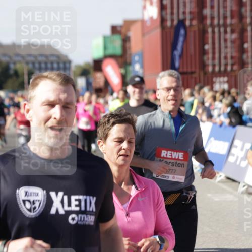 03.10.2025 - Köhlbrandbrückenlauf Jannik Wohlers http://msf.ph/oto/9057828 03.10.2025 13:11:38 Ziel 4158, 4178, 4315, 4325, 4353, 4354, 4427, 4501, 4538, 4568, 4617, 4736, 4777, 4782, 4799, 4845, 5145, 5794, 5866, 5869, 5937, 6217, 6218, 6517, 6563, 6680, 6689, 6690, 6691 meine-sportfotos.de