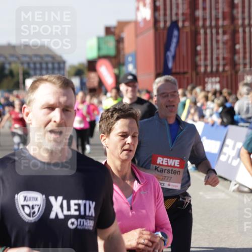 03.10.2025 - Köhlbrandbrückenlauf Jannik Wohlers http://msf.ph/oto/9057830 03.10.2025 13:11:38 Ziel 4158, 4178, 4315, 4325, 4353, 4354, 4427, 4501, 4538, 4568, 4617, 4736, 4777, 4782, 4799, 4845, 5145, 5794, 5866, 5869, 5937, 6217, 6218, 6517, 6563, 6680, 6689, 6690, 6691 meine-sportfotos.de