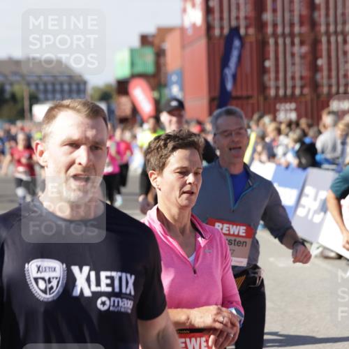 03.10.2025 - Köhlbrandbrückenlauf Jannik Wohlers http://msf.ph/oto/9057836 03.10.2025 13:11:38 Ziel 4158, 4178, 4315, 4325, 4353, 4354, 4427, 4501, 4538, 4568, 4617, 4736, 4777, 4782, 4799, 4845, 5145, 5794, 5866, 5869, 5937, 6217, 6218, 6517, 6563, 6680, 6689, 6690, 6691 meine-sportfotos.de