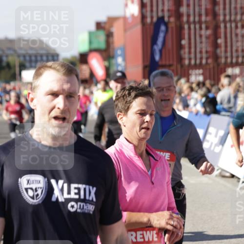 03.10.2025 - Köhlbrandbrückenlauf Jannik Wohlers http://msf.ph/oto/9057838 03.10.2025 13:11:38 Ziel 4158, 4178, 4315, 4325, 4353, 4354, 4427, 4501, 4538, 4568, 4617, 4736, 4777, 4782, 4799, 4845, 5145, 5794, 5866, 5869, 5937, 6217, 6218, 6517, 6563, 6680, 6689, 6690, 6691 meine-sportfotos.de