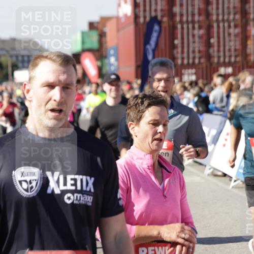 03.10.2025 - Köhlbrandbrückenlauf Jannik Wohlers http://msf.ph/oto/9057845 03.10.2025 13:11:38 Ziel 4158, 4178, 4315, 4325, 4353, 4354, 4427, 4501, 4538, 4568, 4617, 4736, 4777, 4782, 4799, 4845, 5145, 5794, 5866, 5869, 5937, 6217, 6218, 6517, 6563, 6680, 6689, 6690, 6691 meine-sportfotos.de