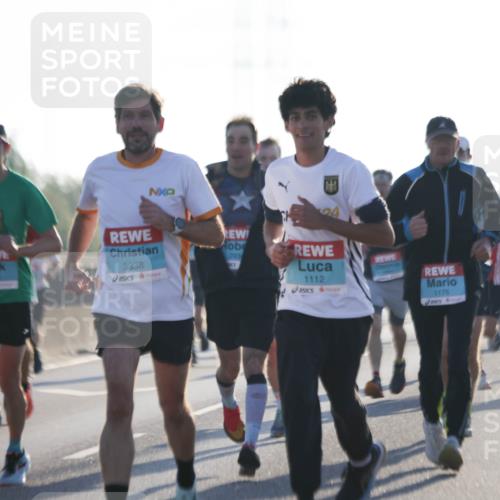 03.10.2025 - Köhlbrandbrückenlauf Jannik Wohlers http://msf.ph/oto/9057871 03.10.2025 09:13:49 Position 3 2, 2818, 3338, 293, 24, 1112, 1175 meine-sportfotos.de