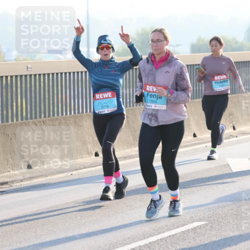 03.10.2025 - Köhlbrandbrückenlauf Lena Gebhardt http://msf.ph/oto/9057874 03.10.2025 09:18:10 Position 1 3778, 1864, 1189 meine-sportfotos.de