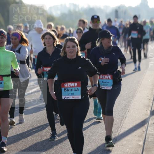 03.10.2025 - Köhlbrandbrückenlauf Jannik Wohlers http://msf.ph/oto/9057900 03.10.2025 09:21:27 Position 3 392, 1726, 2118, 3737 meine-sportfotos.de