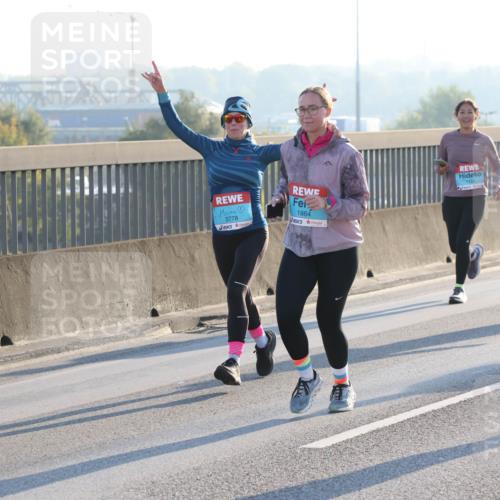 03.10.2025 - Köhlbrandbrückenlauf Lena Gebhardt http://msf.ph/oto/9057903 03.10.2025 09:18:11 Position 1 3778, 1864, 1189, 1622 meine-sportfotos.de