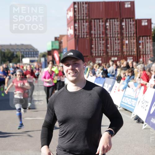 03.10.2025 - Köhlbrandbrückenlauf Jannik Wohlers http://msf.ph/oto/9057906 03.10.2025 13:11:40 Ziel 4158, 4178, 4353, 4354, 4427, 4501, 4538, 4568, 4617, 4736, 4777, 4782, 4799, 4845, 5794, 5866, 5869, 5937, 6217, 6218, 6517, 6563, 6622, 6689, 6690, 6691 meine-sportfotos.de