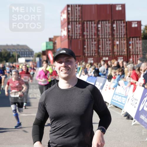 03.10.2025 - Köhlbrandbrückenlauf Jannik Wohlers http://msf.ph/oto/9057912 03.10.2025 13:11:40 Ziel 4158, 4178, 4353, 4354, 4427, 4501, 4538, 4568, 4617, 4736, 4777, 4782, 4799, 4845, 5794, 5866, 5869, 5937, 6217, 6218, 6517, 6563, 6622, 6689, 6690, 6691 meine-sportfotos.de