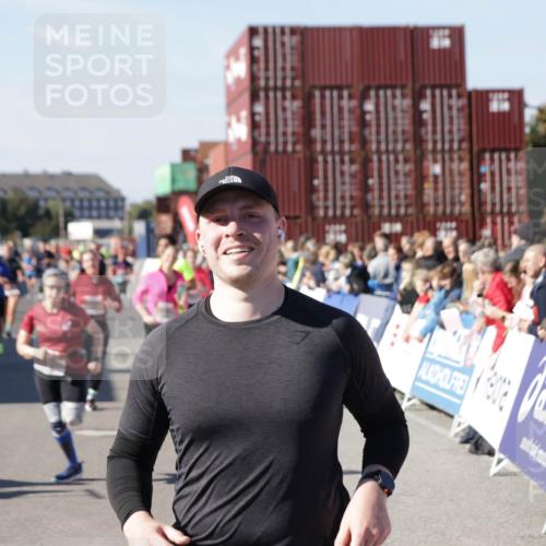 03.10.2025 - Köhlbrandbrückenlauf Jannik Wohlers http://msf.ph/oto/9057914 03.10.2025 13:11:40 Ziel 4158, 4178, 4353, 4354, 4427, 4501, 4538, 4568, 4617, 4736, 4777, 4782, 4799, 4845, 5794, 5866, 5869, 5937, 6217, 6218, 6517, 6563, 6622, 6689, 6690, 6691 meine-sportfotos.de