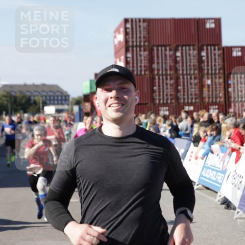 03.10.2025 - Köhlbrandbrückenlauf Jannik Wohlers http://msf.ph/oto/9057920 03.10.2025 13:11:40 Ziel 4158, 4178, 4353, 4354, 4427, 4501, 4538, 4568, 4617, 4736, 4777, 4782, 4799, 4845, 5794, 5866, 5869, 5937, 6217, 6218, 6517, 6563, 6622, 6689, 6690, 6691 meine-sportfotos.de