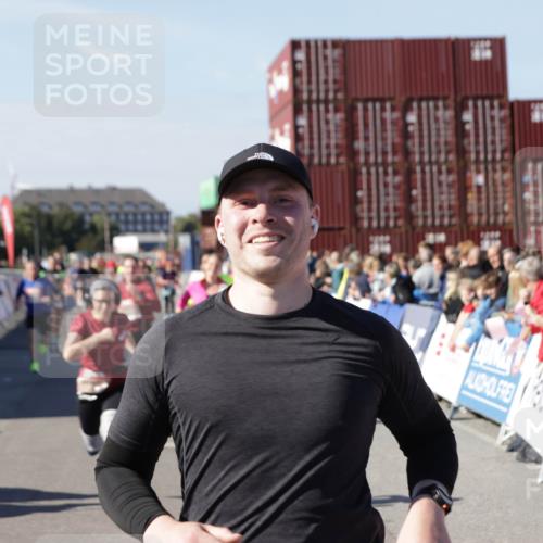 03.10.2025 - Köhlbrandbrückenlauf Jannik Wohlers http://msf.ph/oto/9057922 03.10.2025 13:11:40 Ziel 4158, 4178, 4353, 4354, 4427, 4501, 4538, 4568, 4617, 4736, 4777, 4782, 4799, 4845, 5794, 5866, 5869, 5937, 6217, 6218, 6517, 6563, 6622, 6689, 6690, 6691 meine-sportfotos.de
