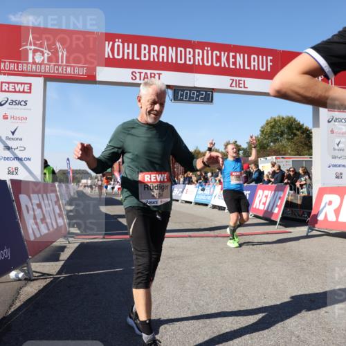 03.10.2025 - Köhlbrandbrückenlauf Lena Gebhardt http://msf.ph/oto/9057924 03.10.2025 13:09:28 Ziel 4129, 4134, 4212, 4298, 4681, 5061, 5352, 5813, 6062, 6349, 6481, 6661, 6667, 6743 meine-sportfotos.de