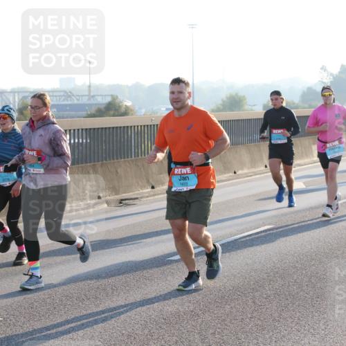 03.10.2025 - Köhlbrandbrückenlauf Lena Gebhardt http://msf.ph/oto/9057928 03.10.2025 09:18:12 Position 1 3778, 1622, 1415 meine-sportfotos.de