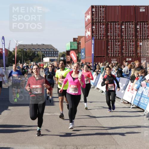 03.10.2025 - Köhlbrandbrückenlauf Jannik Wohlers http://msf.ph/oto/9057931 03.10.2025 13:11:42 Ziel 4158, 4178, 4353, 4354, 4427, 4469, 4501, 4538, 4568, 4617, 4736, 4777, 4782, 4799, 4845, 5866, 5869, 5937, 6217, 6218, 6517, 6622, 6689 meine-sportfotos.de