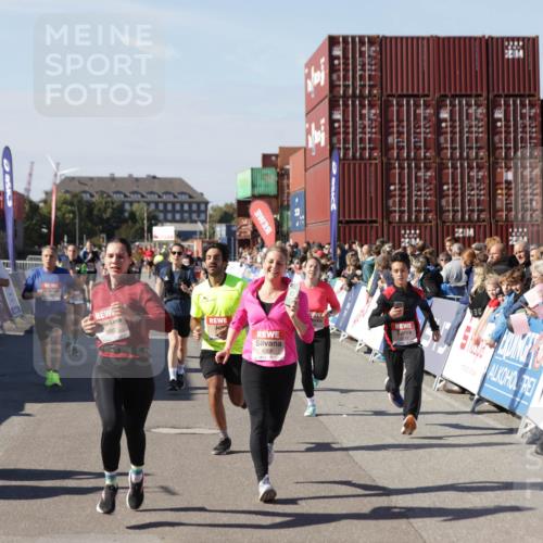 03.10.2025 - Köhlbrandbrückenlauf Jannik Wohlers http://msf.ph/oto/9057937 03.10.2025 13:11:42 Ziel 4158, 4178, 4353, 4354, 4427, 4469, 4501, 4538, 4568, 4617, 4736, 4777, 4782, 4799, 4845, 5866, 5869, 5937, 6217, 6218, 6517, 6622, 6689 meine-sportfotos.de