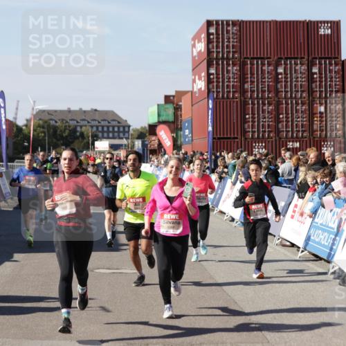 03.10.2025 - Köhlbrandbrückenlauf Jannik Wohlers http://msf.ph/oto/9057941 03.10.2025 13:11:42 Ziel 4158, 4178, 4353, 4354, 4427, 4469, 4501, 4538, 4568, 4617, 4736, 4777, 4782, 4799, 4845, 5866, 5869, 5937, 6217, 6218, 6517, 6622, 6689 meine-sportfotos.de