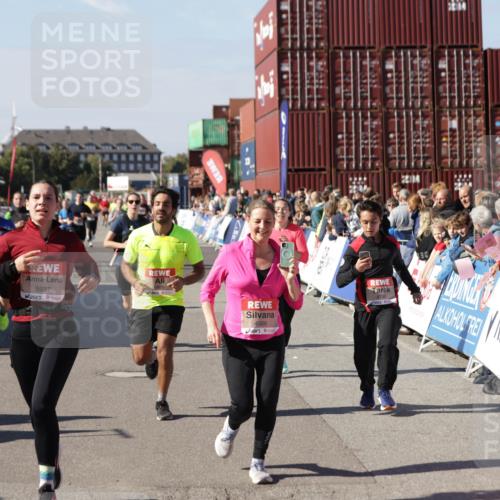 03.10.2025 - Köhlbrandbrückenlauf Jannik Wohlers http://msf.ph/oto/9057967 03.10.2025 13:11:42 Ziel 4158, 4178, 4353, 4354, 4427, 4469, 4501, 4538, 4568, 4617, 4736, 4777, 4782, 4799, 4845, 5866, 5869, 5937, 6217, 6218, 6517, 6622, 6689 meine-sportfotos.de