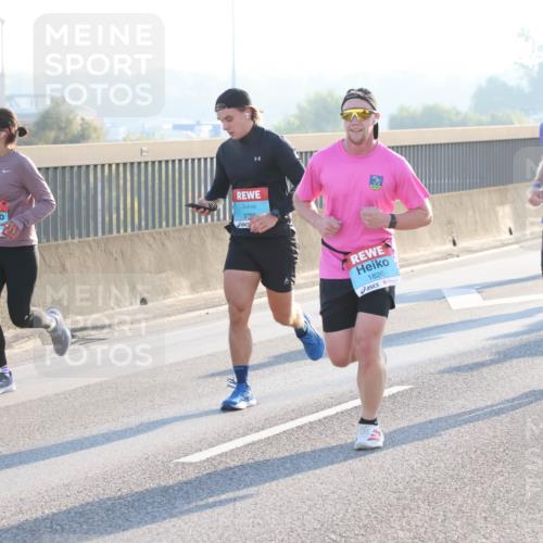 03.10.2025 - Köhlbrandbrückenlauf Lena Gebhardt http://msf.ph/oto/9057970 03.10.2025 09:18:13 Position 1 189, 3700, 1826, 1415 meine-sportfotos.de