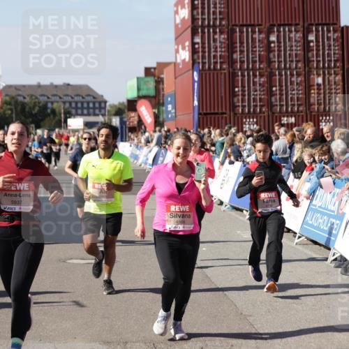 03.10.2025 - Köhlbrandbrückenlauf Jannik Wohlers http://msf.ph/oto/9057975 03.10.2025 13:11:42 Ziel 4158, 4178, 4353, 4354, 4427, 4469, 4501, 4538, 4568, 4617, 4736, 4777, 4782, 4799, 4845, 5866, 5869, 5937, 6217, 6218, 6517, 6622, 6689 meine-sportfotos.de