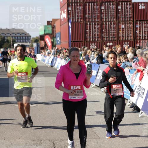 03.10.2025 - Köhlbrandbrückenlauf Jannik Wohlers http://msf.ph/oto/9058004 03.10.2025 13:11:43 Ziel 4158, 4178, 4353, 4354, 4427, 4469, 4501, 4538, 4568, 4617, 4736, 4777, 4782, 4799, 4845, 5097, 5866, 5869, 5937, 6217, 6218, 6517, 6622, 6689 meine-sportfotos.de