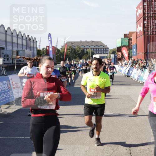 03.10.2025 - Köhlbrandbrückenlauf Jannik Wohlers http://msf.ph/oto/9058009 03.10.2025 13:11:43 Ziel 4158, 4178, 4353, 4354, 4427, 4469, 4501, 4538, 4568, 4617, 4736, 4777, 4782, 4799, 4845, 5097, 5866, 5869, 5937, 6217, 6218, 6517, 6622, 6689 meine-sportfotos.de