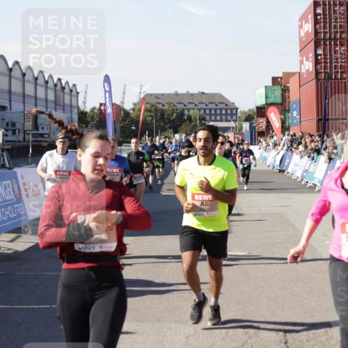 03.10.2025 - Köhlbrandbrückenlauf Jannik Wohlers http://msf.ph/oto/9058012 03.10.2025 13:11:43 Ziel 4158, 4178, 4353, 4354, 4427, 4469, 4501, 4538, 4568, 4617, 4736, 4777, 4782, 4799, 4845, 5097, 5866, 5869, 5937, 6217, 6218, 6517, 6622, 6689 meine-sportfotos.de