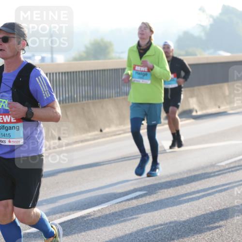 03.10.2025 - Köhlbrandbrückenlauf Lena Gebhardt http://msf.ph/oto/9058013 03.10.2025 09:18:14 Position 1 1415 meine-sportfotos.de
