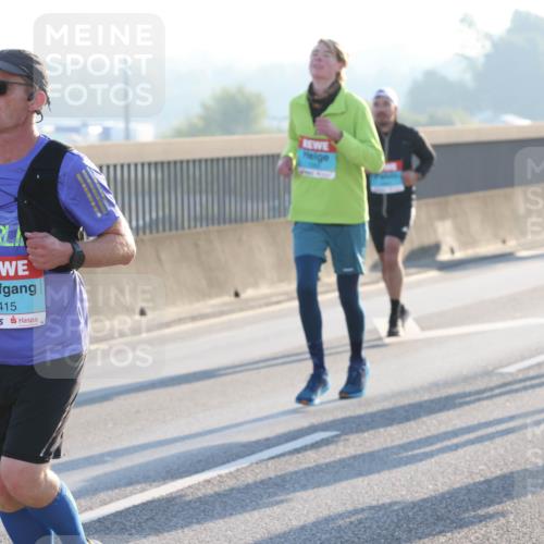 03.10.2025 - Köhlbrandbrückenlauf Lena Gebhardt http://msf.ph/oto/9058028 03.10.2025 09:18:14 Position 1 1415 meine-sportfotos.de