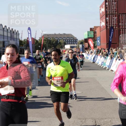 03.10.2025 - Köhlbrandbrückenlauf Jannik Wohlers http://msf.ph/oto/9058041 03.10.2025 13:11:44 Ziel 4158, 4178, 4353, 4354, 4469, 4538, 4568, 4617, 4736, 4777, 4782, 4799, 4845, 5097, 5866, 5869, 5937, 6217, 6218, 6517, 6622, 6689 meine-sportfotos.de