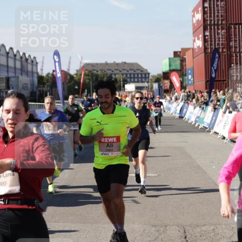 03.10.2025 - Köhlbrandbrückenlauf Jannik Wohlers http://msf.ph/oto/9058046 03.10.2025 13:11:44 Ziel 4158, 4178, 4353, 4354, 4469, 4538, 4568, 4617, 4736, 4777, 4782, 4799, 4845, 5097, 5866, 5869, 5937, 6217, 6218, 6517, 6622, 6689 meine-sportfotos.de