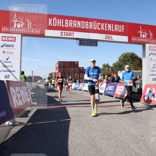 03.10.2025 - Köhlbrandbrückenlauf Lena Gebhardt http://msf.ph/oto/9058048 03.10.2025 13:09:33 Ziel 4129, 4134, 4212, 4262, 4298, 4358, 4365, 4614, 5352, 5803, 5813, 5907, 6379, 6438, 6481, 6667 meine-sportfotos.de