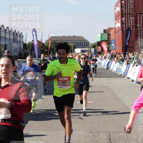 03.10.2025 - Köhlbrandbrückenlauf Jannik Wohlers http://msf.ph/oto/9058049 03.10.2025 13:11:44 Ziel 4158, 4178, 4353, 4354, 4469, 4538, 4568, 4617, 4736, 4777, 4782, 4799, 4845, 5097, 5866, 5869, 5937, 6217, 6218, 6517, 6622, 6689 meine-sportfotos.de