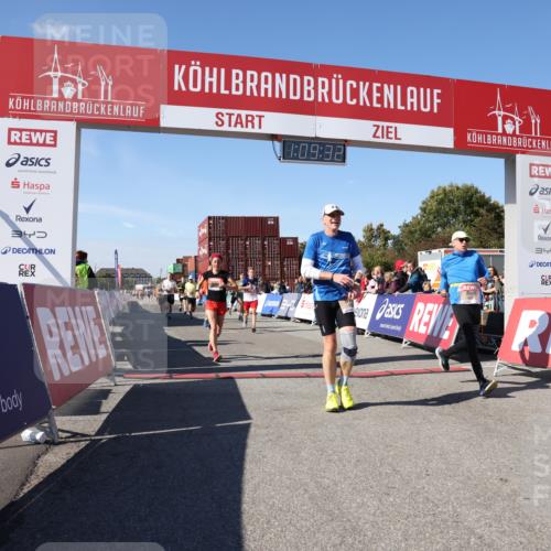 03.10.2025 - Köhlbrandbrückenlauf Lena Gebhardt http://msf.ph/oto/9058057 03.10.2025 13:09:33 Ziel 4129, 4134, 4212, 4262, 4298, 4358, 4365, 4614, 5352, 5803, 5813, 5907, 6379, 6438, 6481, 6667 meine-sportfotos.de