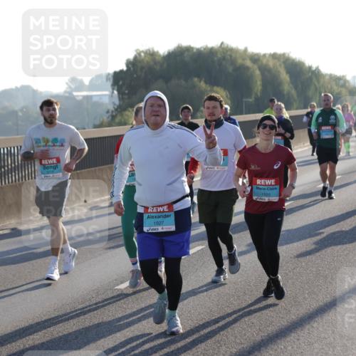 03.10.2025 - Köhlbrandbrückenlauf Jannik Wohlers http://msf.ph/oto/9058059 03.10.2025 09:21:31 Position 3 2740, 1927, 1920 meine-sportfotos.de