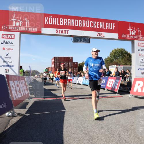 03.10.2025 - Köhlbrandbrückenlauf Lena Gebhardt http://msf.ph/oto/9058066 03.10.2025 13:09:33 Ziel 4129, 4134, 4212, 4262, 4298, 4358, 4365, 4614, 5352, 5803, 5813, 5907, 6379, 6438, 6481, 6667 meine-sportfotos.de