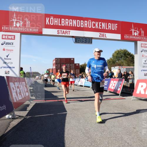 03.10.2025 - Köhlbrandbrückenlauf Lena Gebhardt http://msf.ph/oto/9058079 03.10.2025 13:09:33 Ziel 4129, 4134, 4212, 4262, 4298, 4358, 4365, 4614, 5352, 5803, 5813, 5907, 6379, 6438, 6481, 6667 meine-sportfotos.de