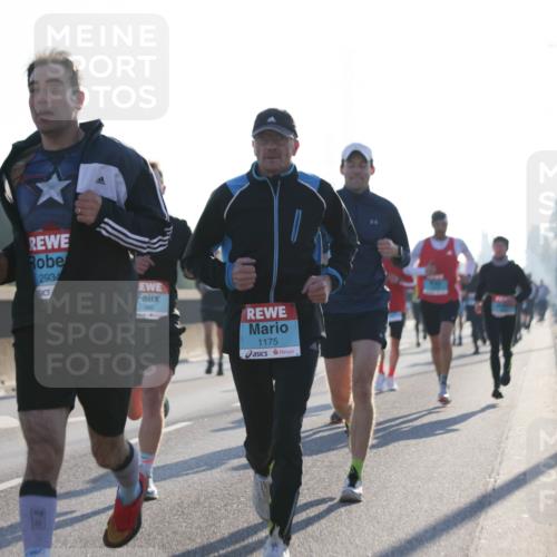 03.10.2025 - Köhlbrandbrückenlauf Jannik Wohlers http://msf.ph/oto/9058084 03.10.2025 09:13:53 Position 3 2934, 1068, 1175 meine-sportfotos.de