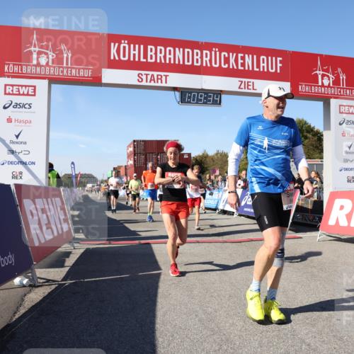 03.10.2025 - Köhlbrandbrückenlauf Lena Gebhardt http://msf.ph/oto/9058089 03.10.2025 13:09:34 Ziel 4129, 4134, 4212, 4262, 4298, 4358, 4365, 4614, 5352, 5803, 5813, 5907, 6379, 6438, 6481, 6667 meine-sportfotos.de