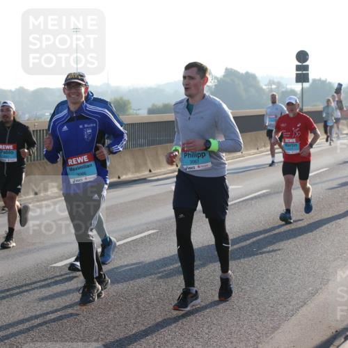 03.10.2025 - Köhlbrandbrückenlauf Lena Gebhardt http://msf.ph/oto/9058090 03.10.2025 09:18:16 Position 1 3066, 3067 meine-sportfotos.de