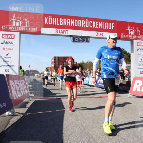 03.10.2025 - Köhlbrandbrückenlauf Lena Gebhardt http://msf.ph/oto/9058098 03.10.2025 13:09:34 Ziel 4129, 4134, 4212, 4262, 4298, 4358, 4365, 4614, 5352, 5803, 5813, 5907, 6379, 6438, 6481, 6667 meine-sportfotos.de