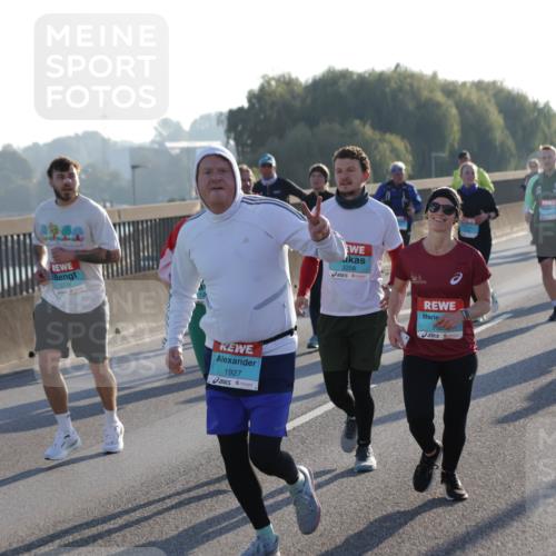 03.10.2025 - Köhlbrandbrückenlauf Jannik Wohlers http://msf.ph/oto/9058100 03.10.2025 09:21:32 Position 3 40, 6, 1927, 3208, 19 meine-sportfotos.de