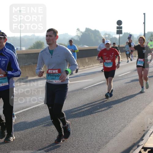 03.10.2025 - Köhlbrandbrückenlauf Lena Gebhardt http://msf.ph/oto/9058103 03.10.2025 09:18:17 Position 1 3066, 3067 meine-sportfotos.de
